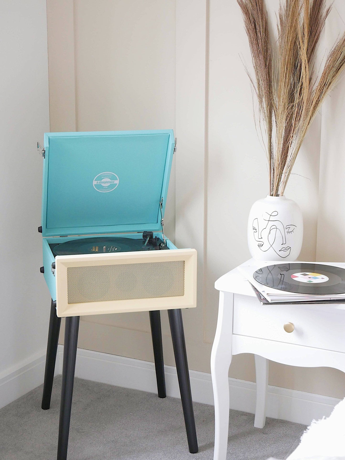Retro Record Player on Legs - With Bluetooth and Radio