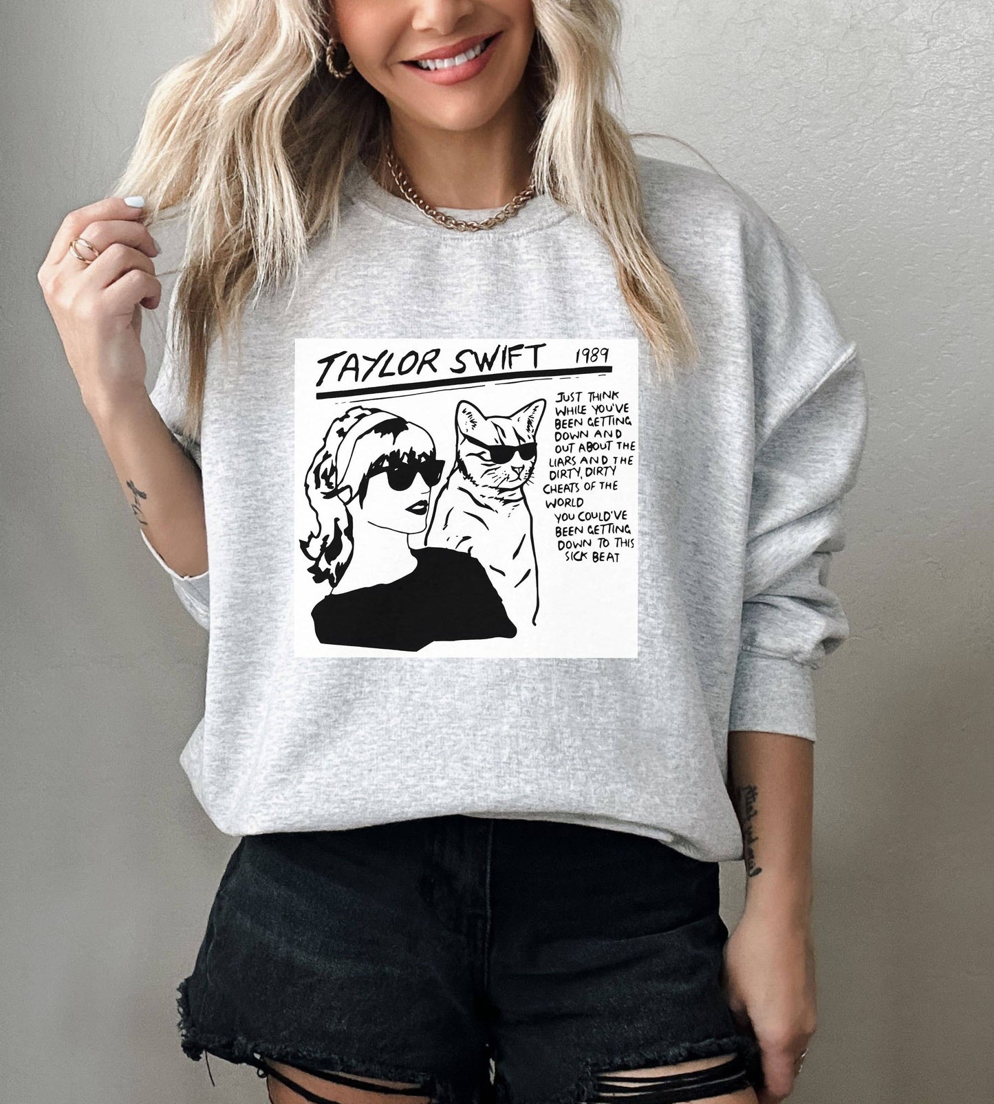 Vintage Taylor Swift 1989 Sweatshirt - Taylor With Cat Shirt - White