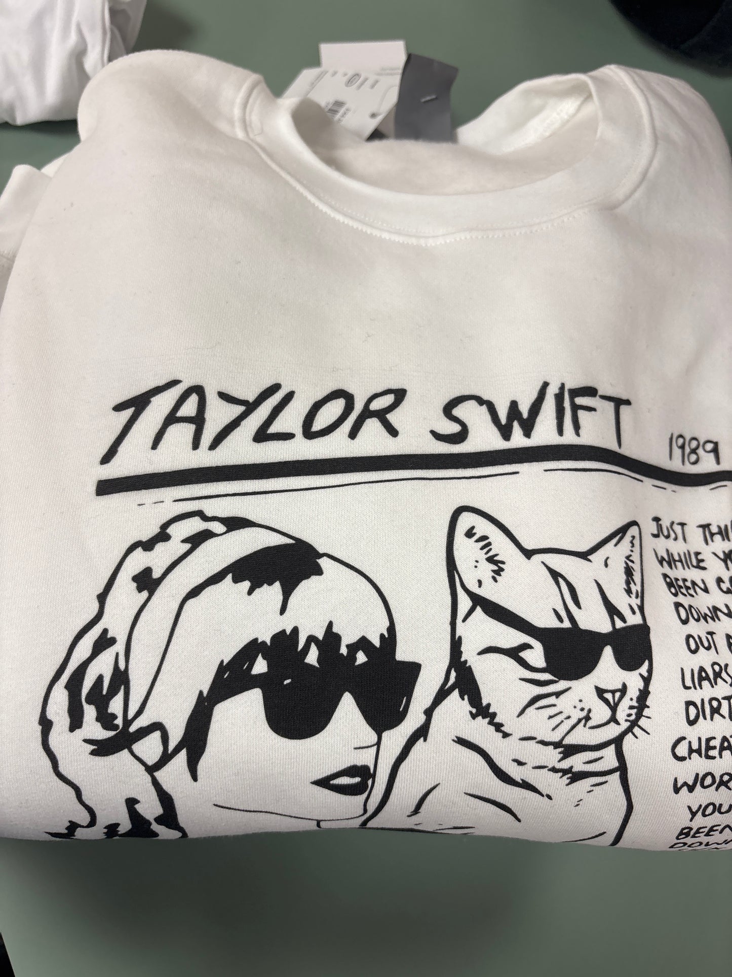Vintage Taylor Swift 1989 Sweatshirt - Taylor With Cat Shirt - White