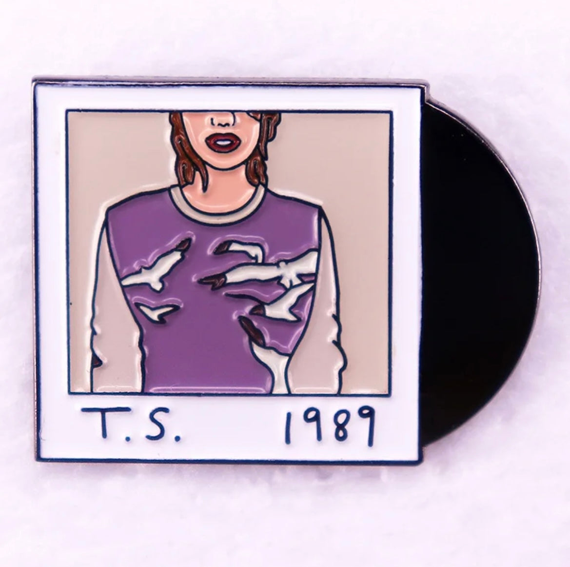 Taylor Swift Enamal Pin/Badge - 1989