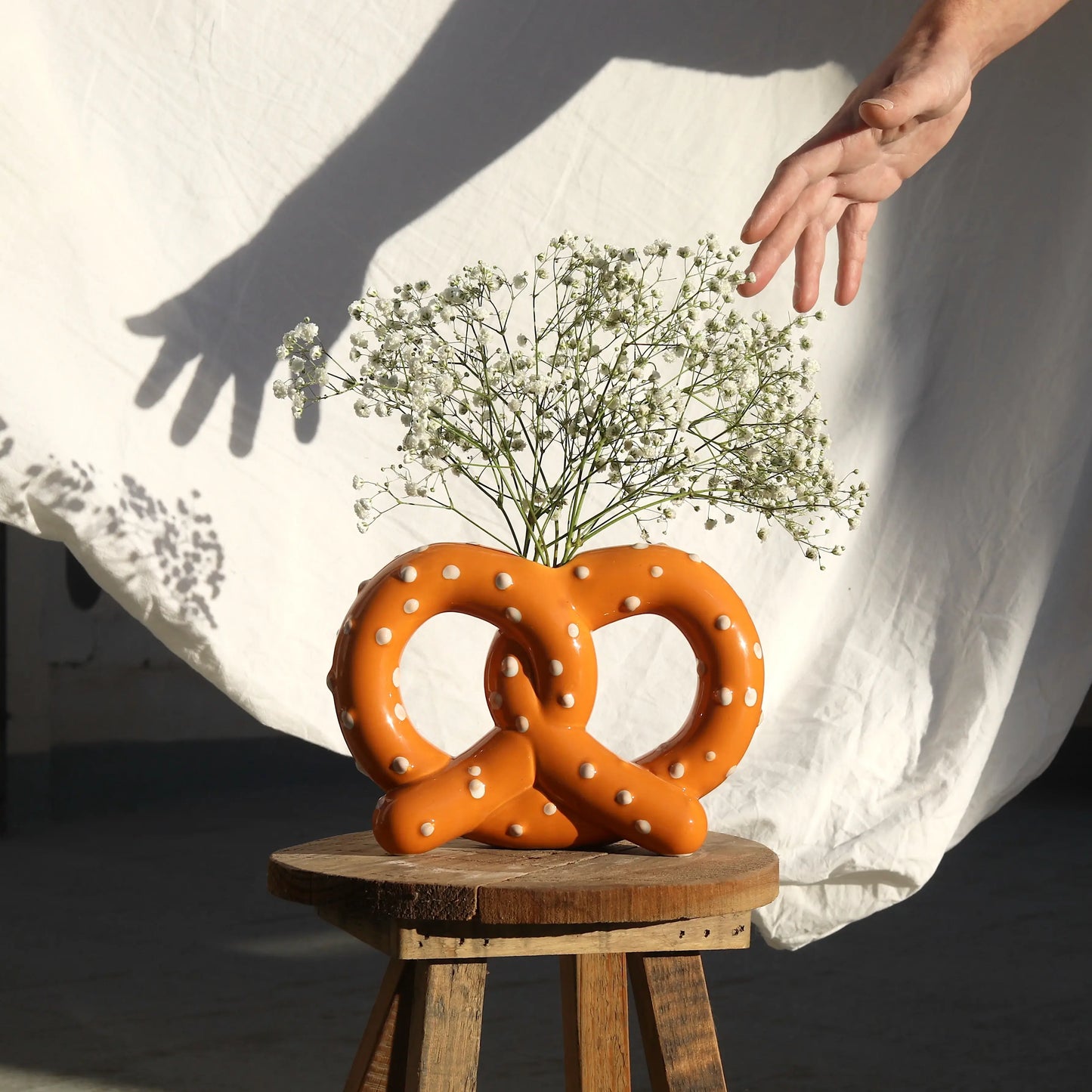 Pretzel vase