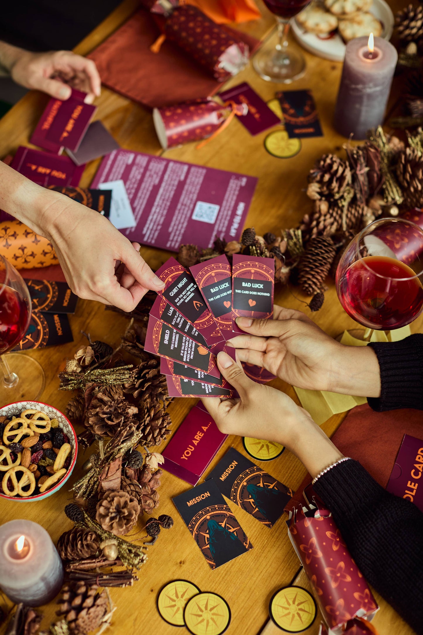 Official The Traitors Christmas Crackers - Set of 6