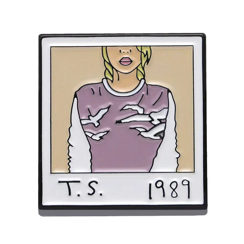 Taylor Swift Enamal Pin/Badge - 1989