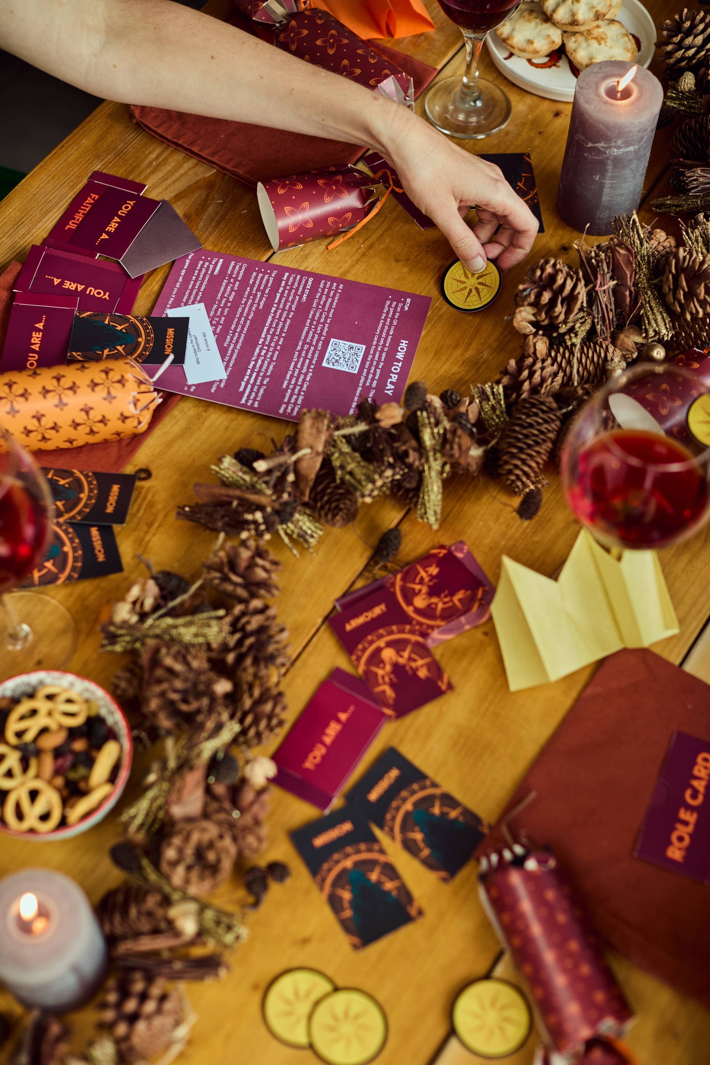 Official The Traitors Christmas Crackers - Set of 6