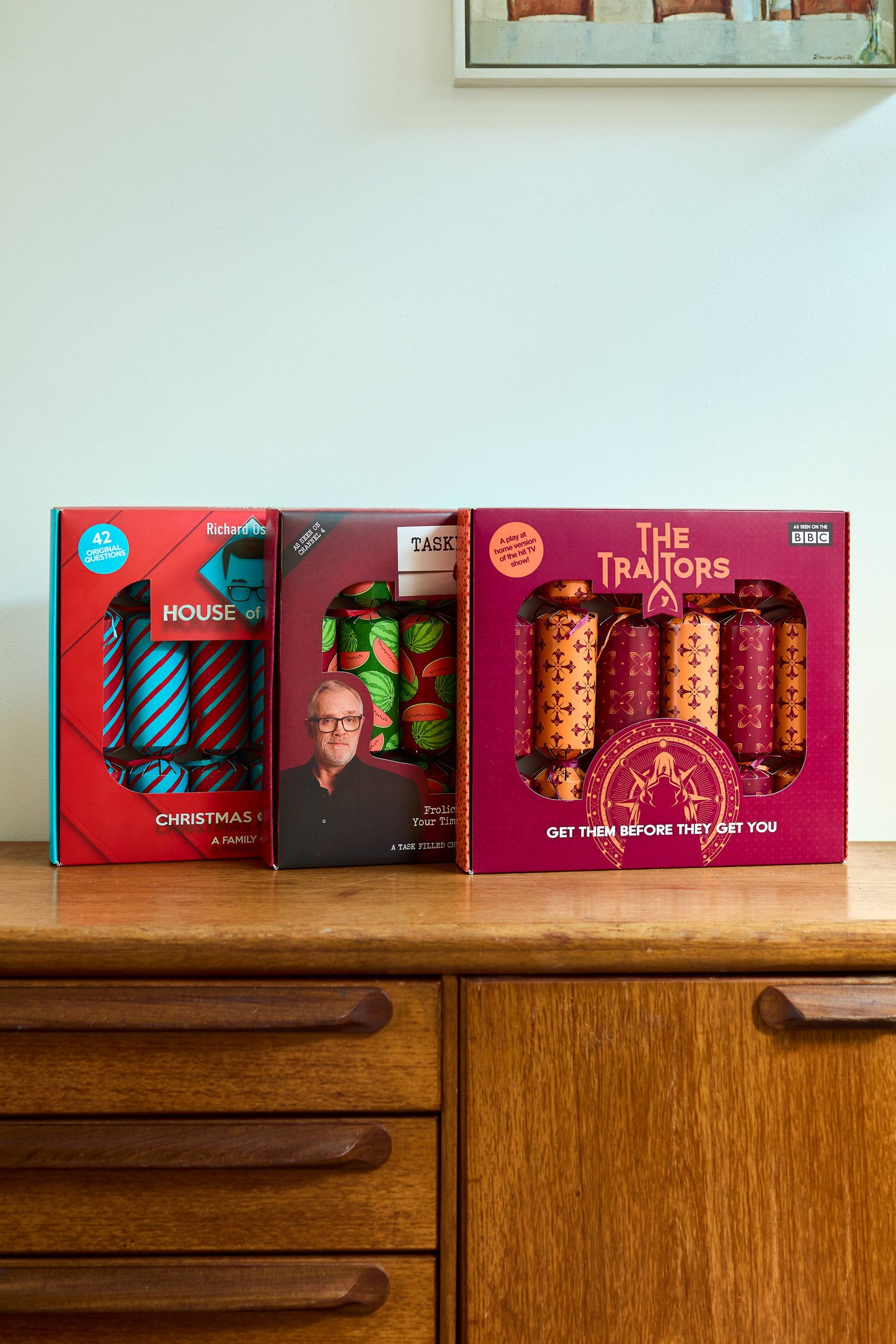 Official The Traitors Christmas Crackers - Set of 6