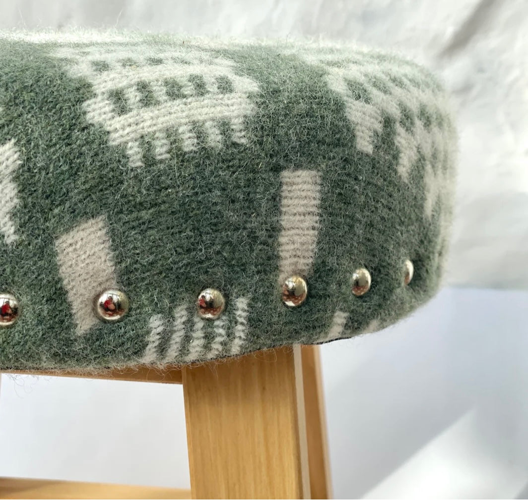 Gorgeous Mouse Stool - Green